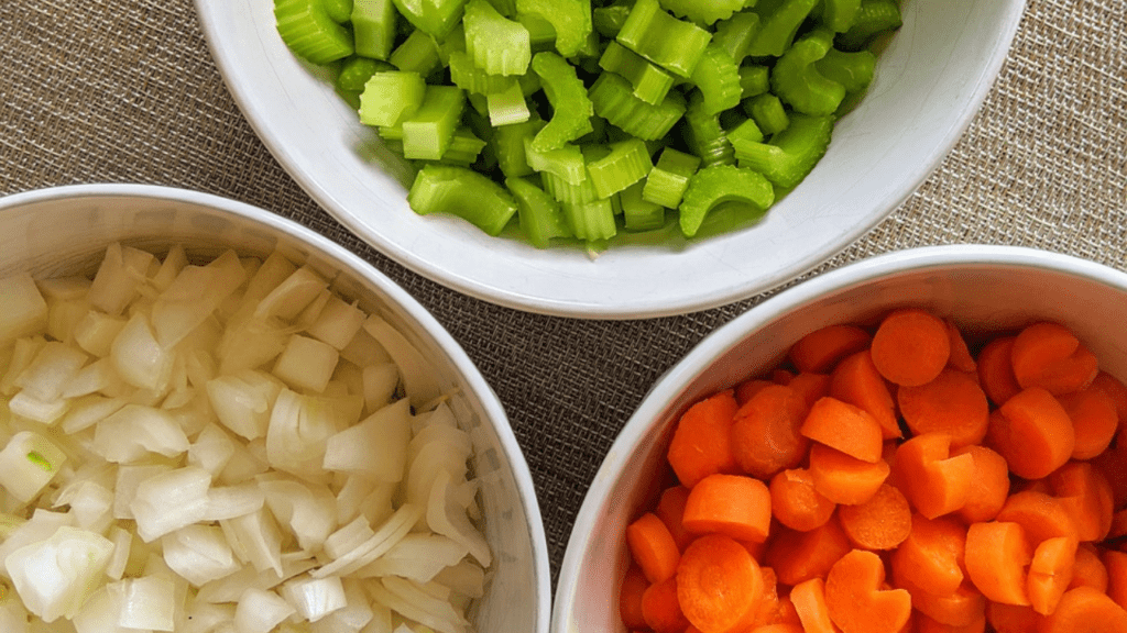 Bases da cozinha: Mirepoix e outros agentes aromáticos 1 Mirepoix