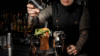Cookmania: Receitas Deliciosas, Dicas de Culinária e Gastronomia Completa 39 Mixologia - barman preparando drinks