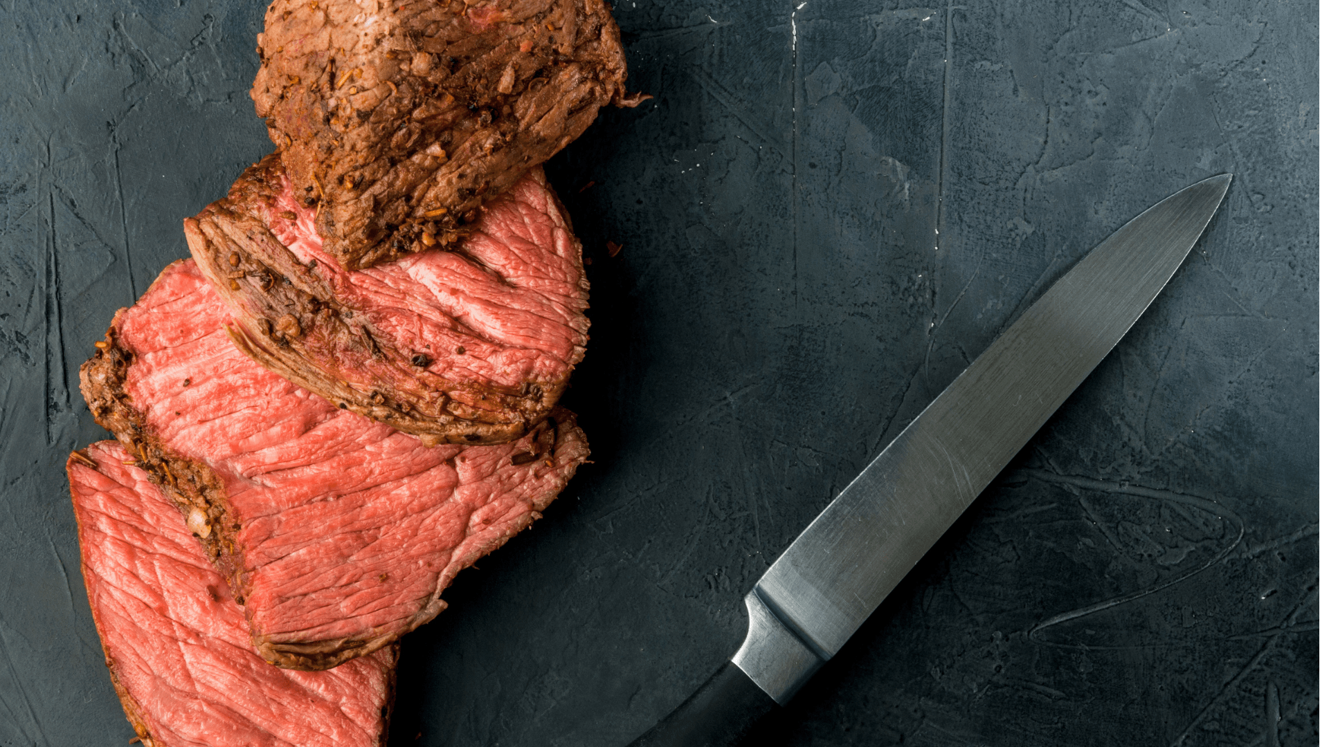 Sous Vide Caseiro: O Guia Completo para Texturas Perfeitas em Casa 2 Bife selado após o cozimento sous vide, com crosta marrom e interior rosado